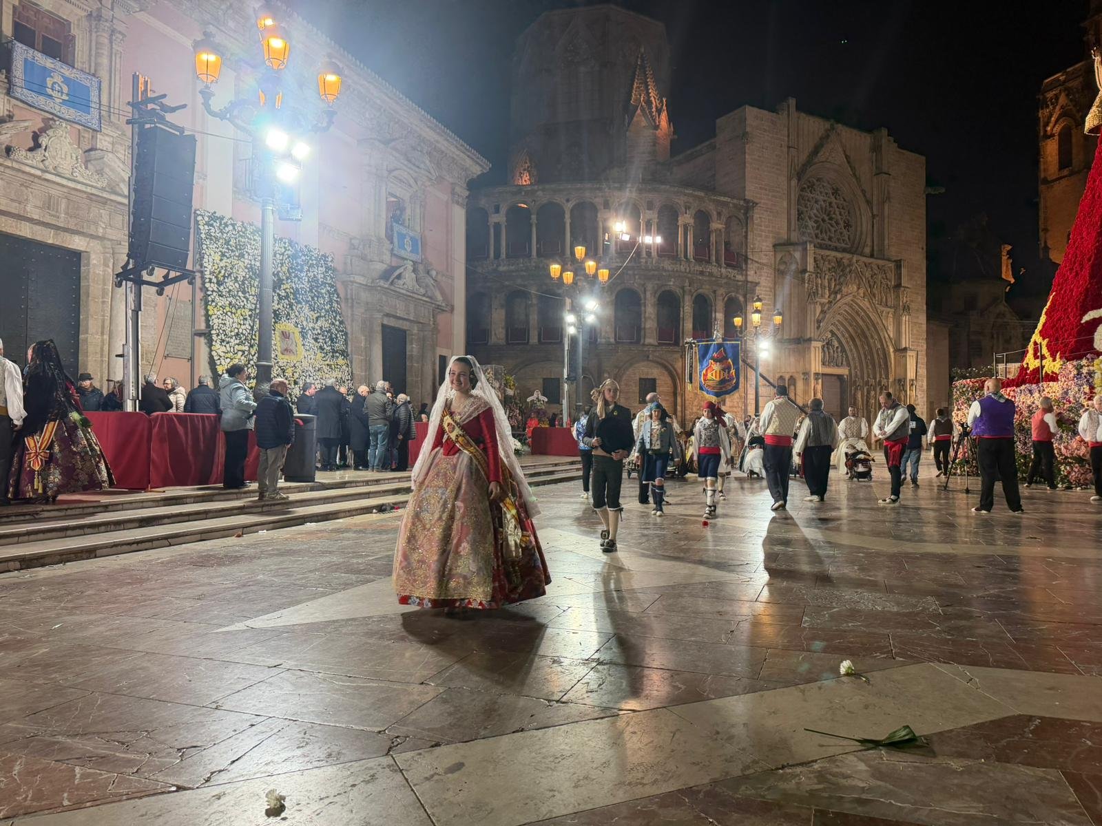 Fallera Mayor de la Falla Suïssa en la Ofrenda Floral 2025-26